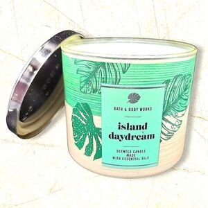 ISLAND DAYDREAM 3-WICK CANDLE BY BATH & BODY WORKS